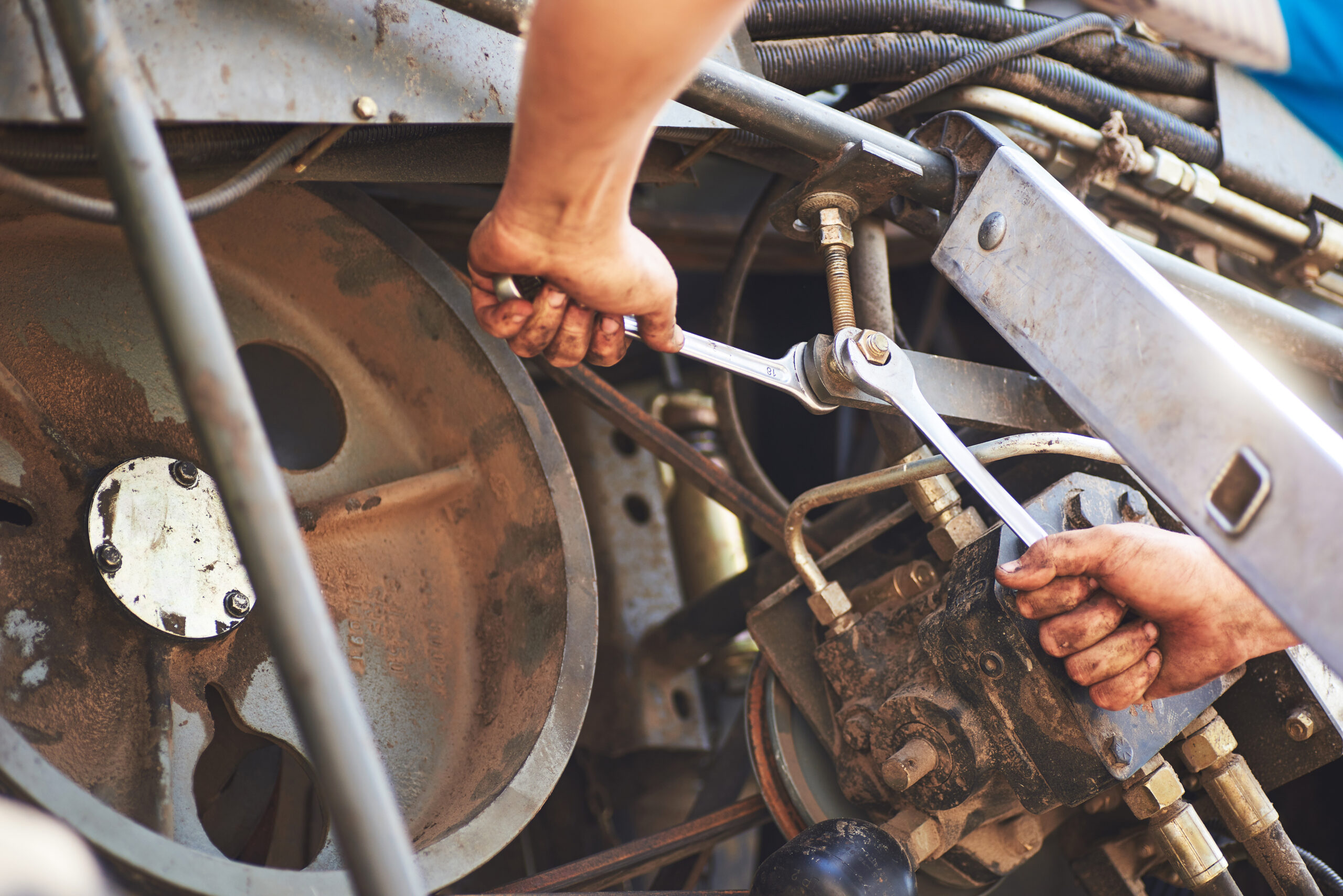 Metal shavings in the hydraulic filter – when to stop the machine?